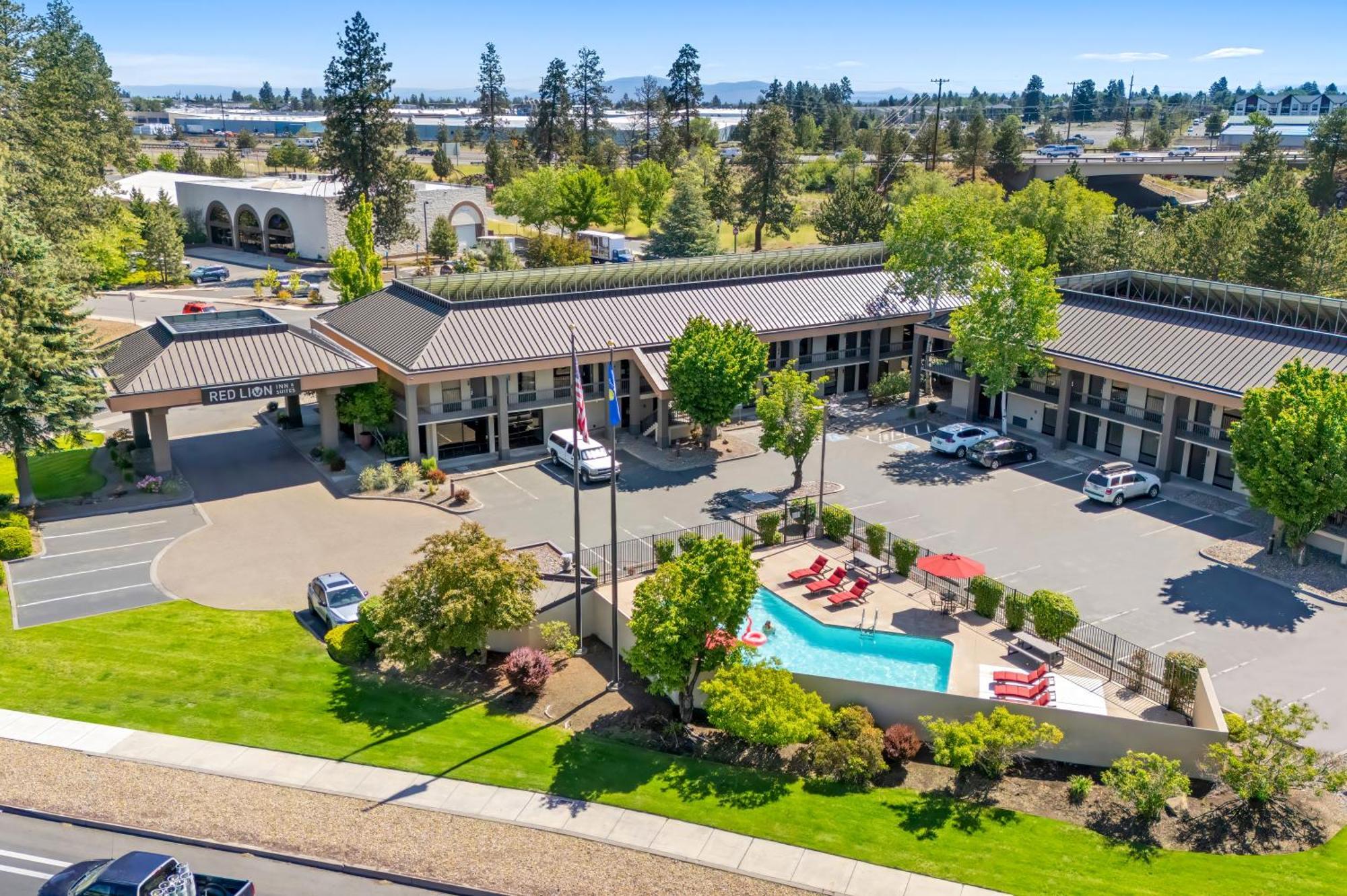 Red Lion Inn&Suites Deschutes River - Bend Exterior foto