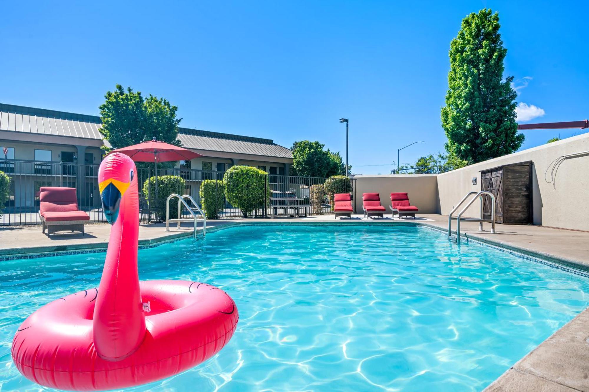 Red Lion Inn&Suites Deschutes River - Bend Exterior foto