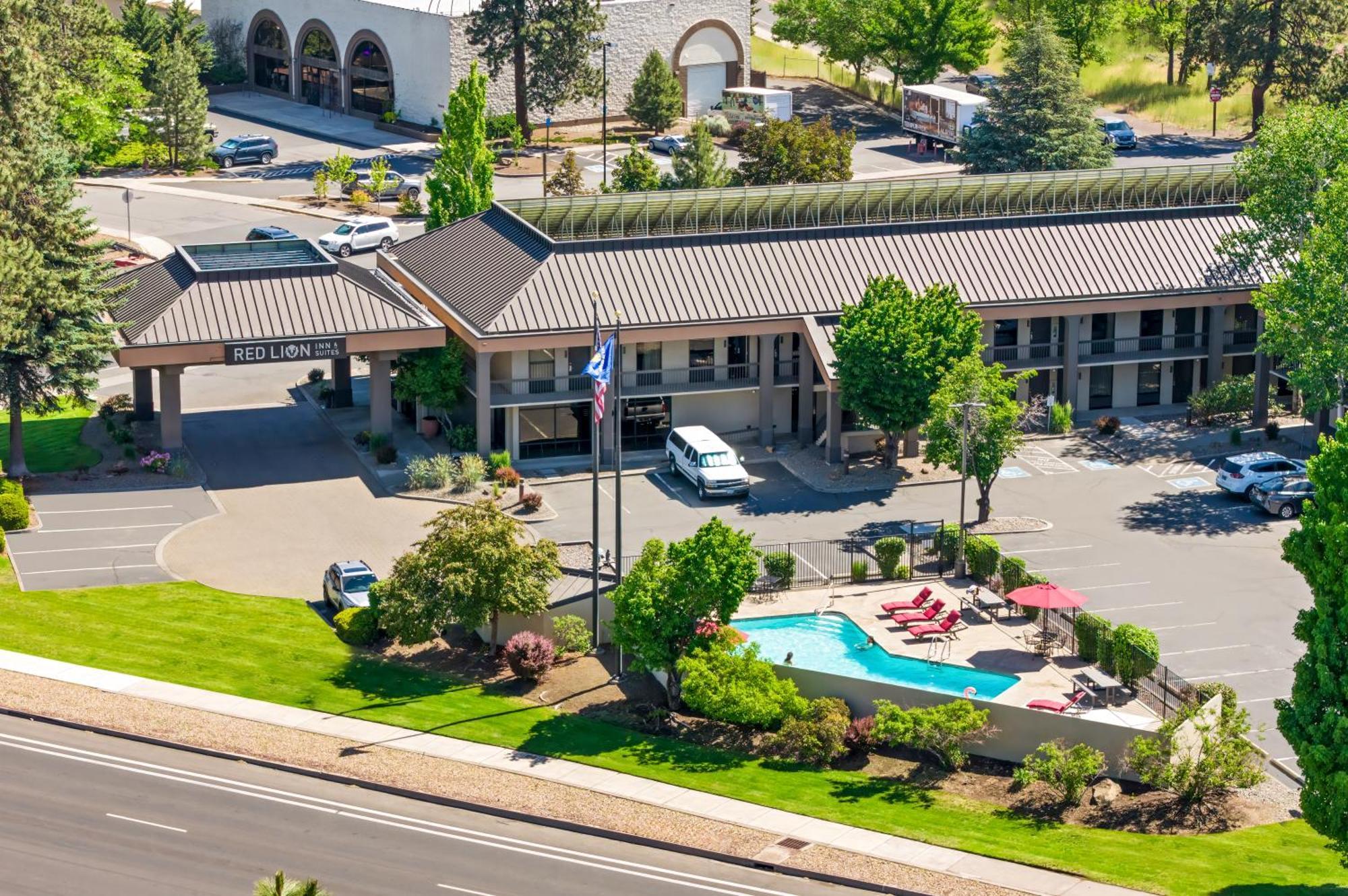 Red Lion Inn&Suites Deschutes River - Bend Exterior foto