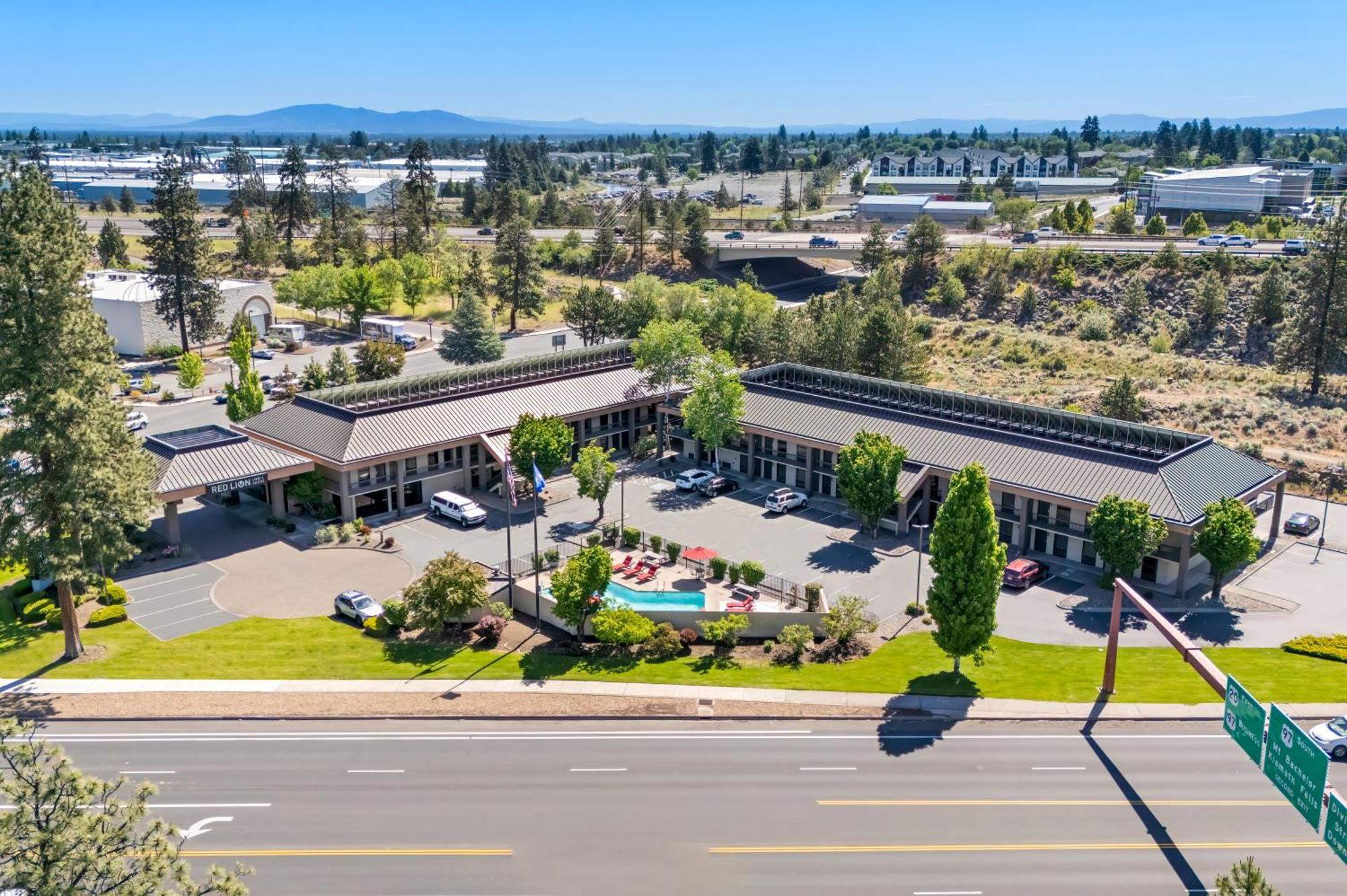 Red Lion Inn&Suites Deschutes River - Bend Exterior foto