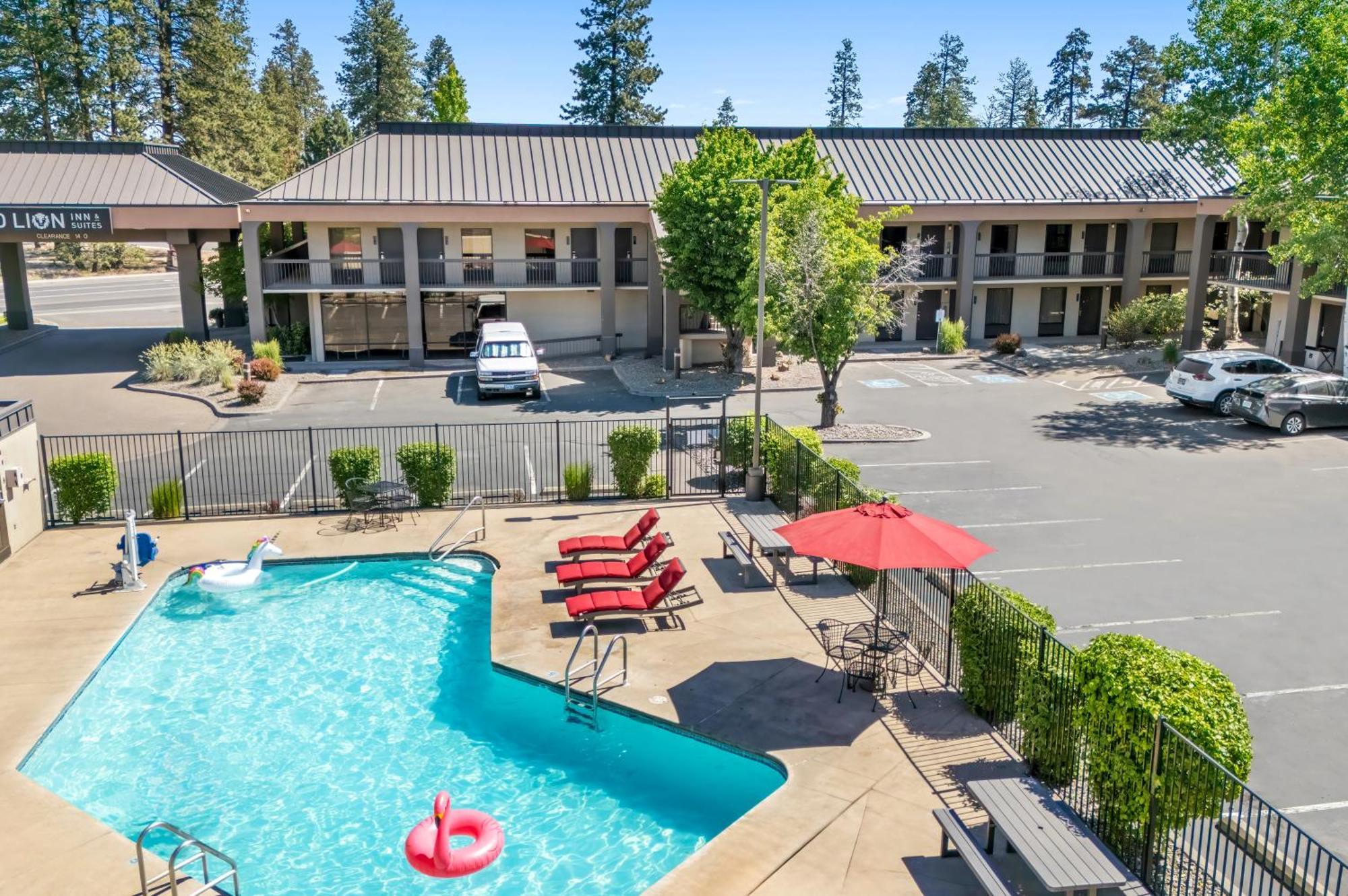 Red Lion Inn&Suites Deschutes River - Bend Exterior foto