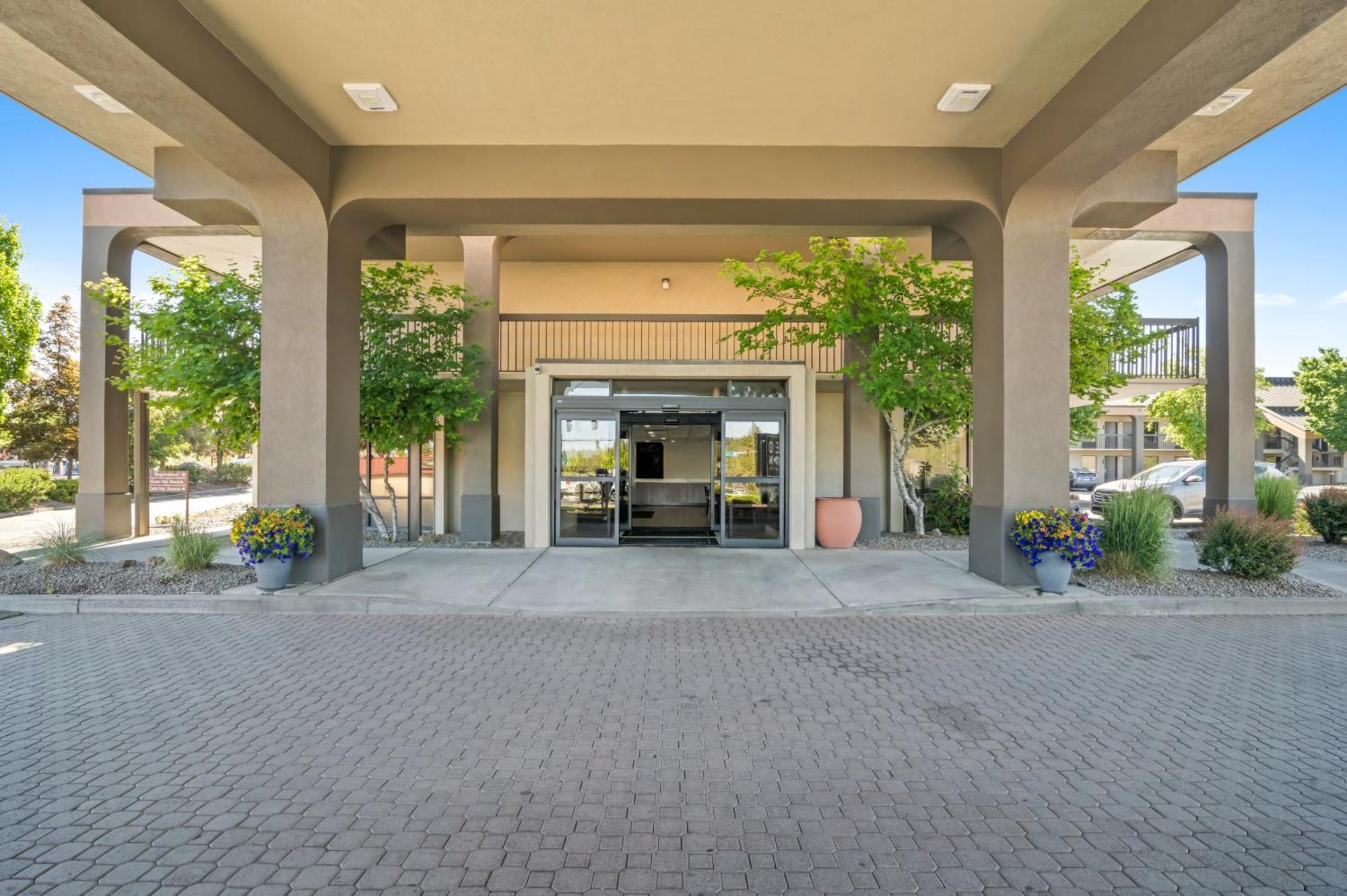 Red Lion Inn&Suites Deschutes River - Bend Exterior foto