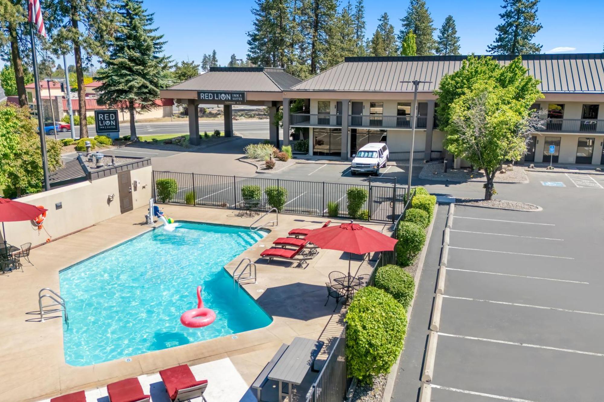 Red Lion Inn&Suites Deschutes River - Bend Exterior foto